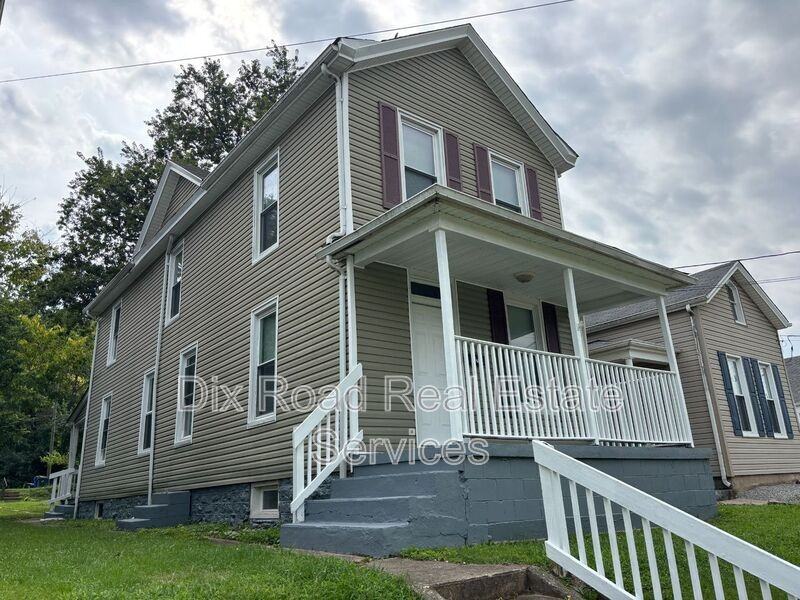411 Millikin St - Photo 3 of 32