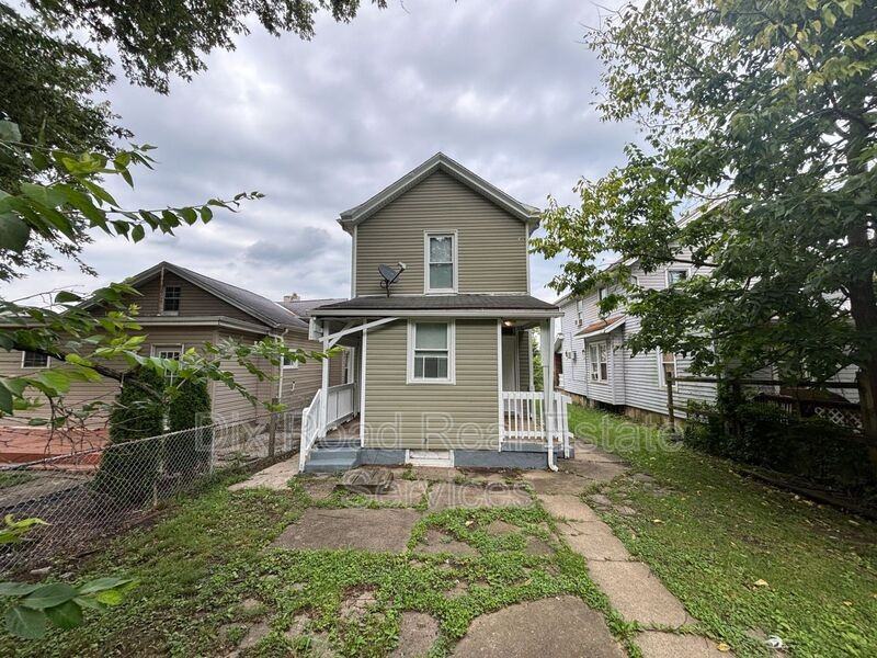 411 Millikin St - Photo 4 of 32