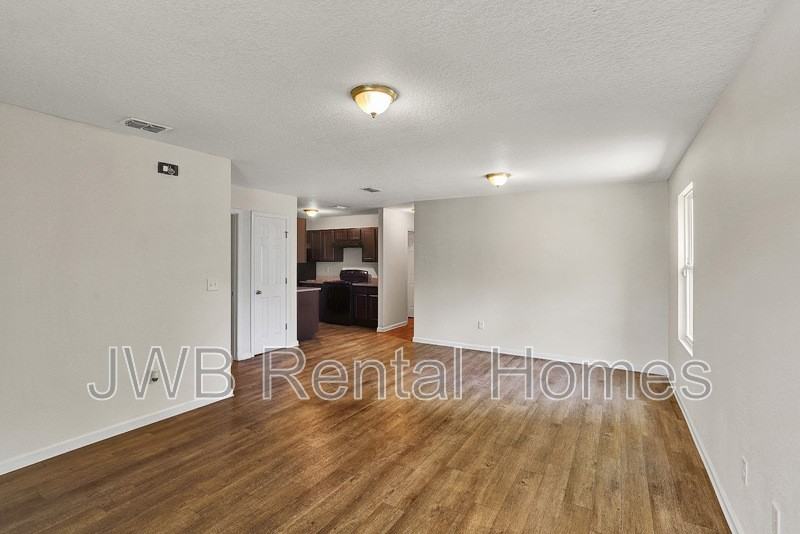 7952 Dekle Ave - Photo 4 of 18