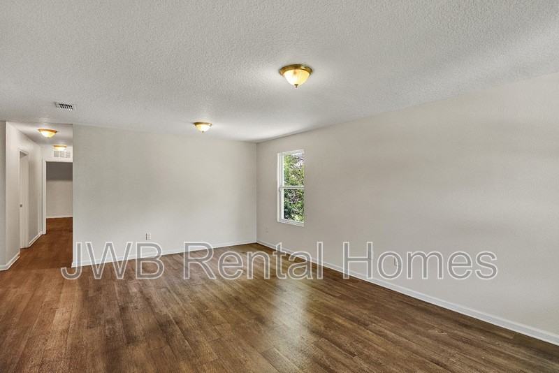 7952 Dekle Ave - Photo 5 of 18