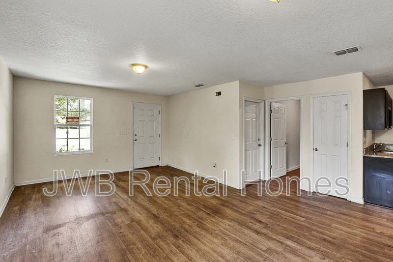 7952 Dekle Ave - Photo 6 of 18