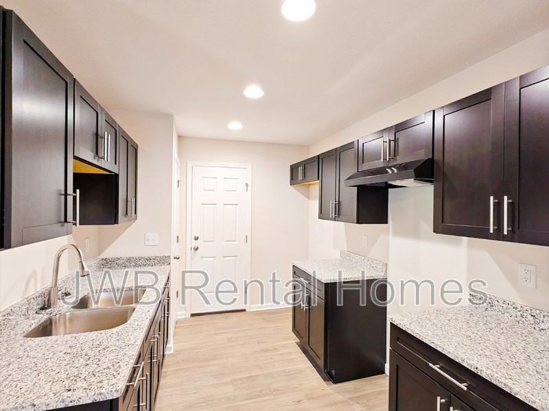 1562 W 32nd St - Photo 2 of 11