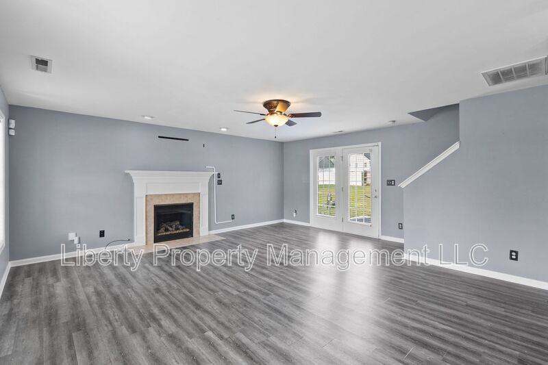 130 Breezewood Dr - Photo 4 of 20