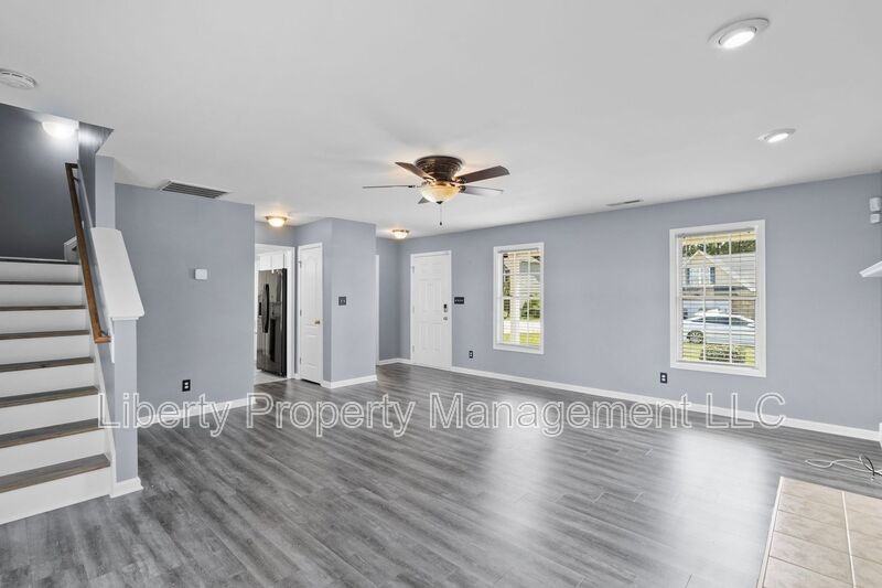 130 Breezewood Dr - Photo 5 of 20