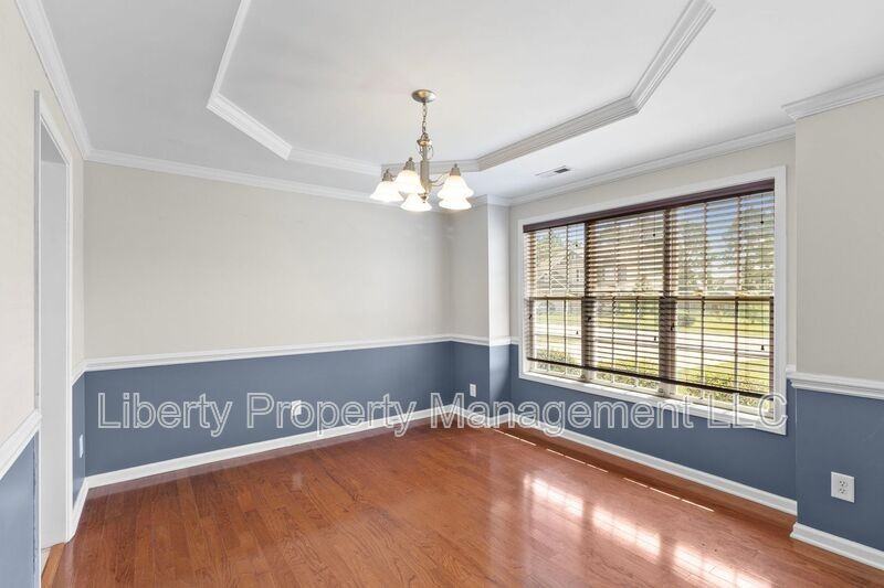 130 Breezewood Dr - Photo 6 of 20