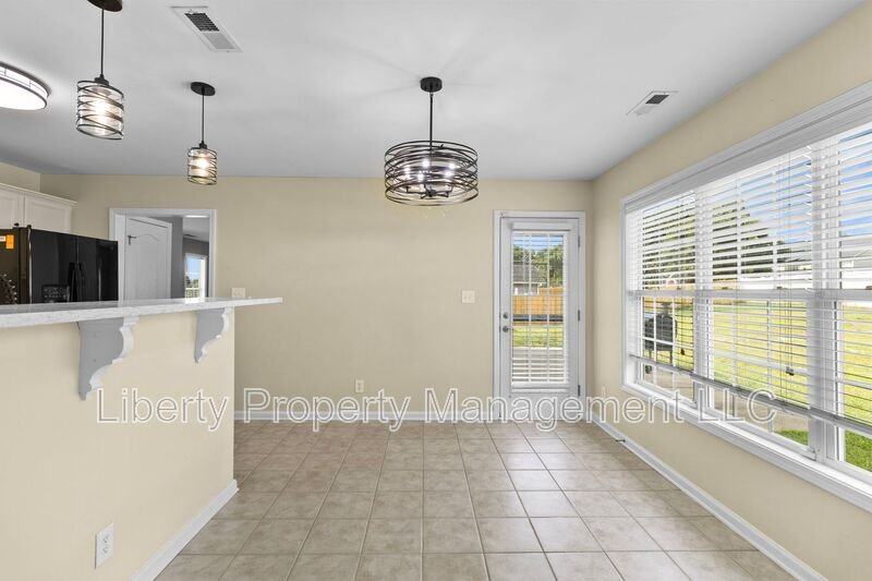 130 Breezewood Dr - Photo 7 of 20