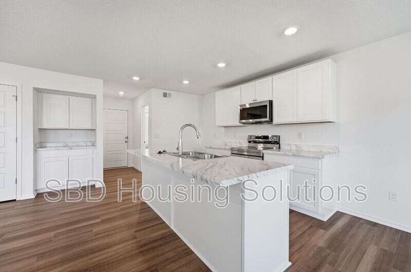 8810 Sw 10th St - Photo 3 of 11