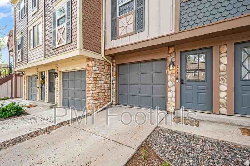 2578 E Nichols Cir - Photo 2 of 25