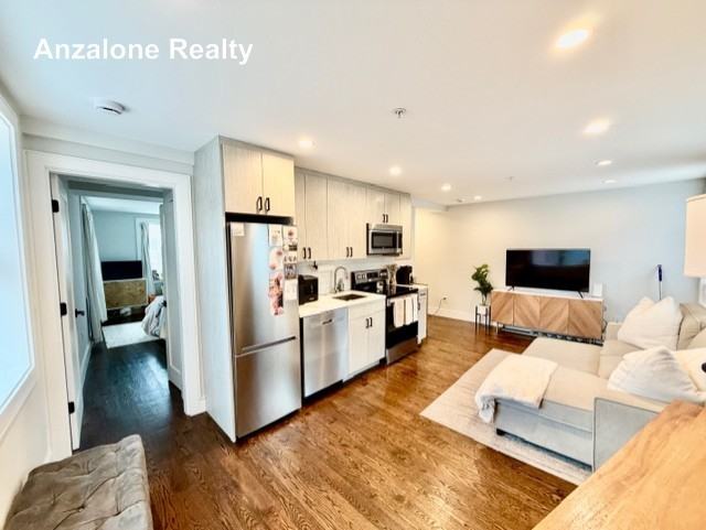 366 Hanover St #2 - Photo 7 of 14