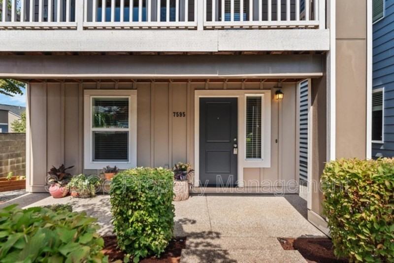 7595 Nw 170th Ave - Photo 4 of 45