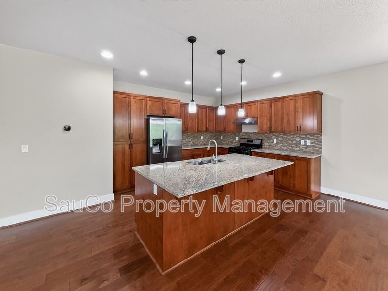 20269 Sw Gracie St - Photo 7 of 27