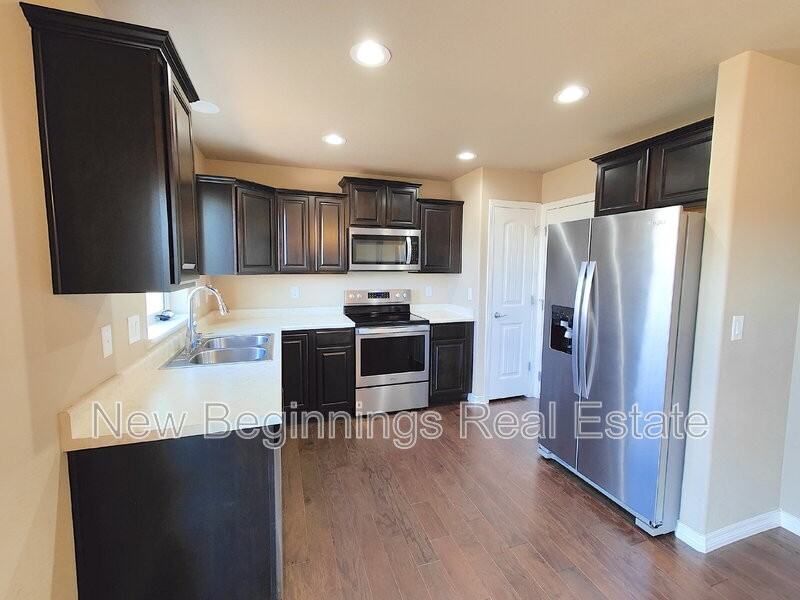 6134 Meadowbank Ln - Photo 4 of 35