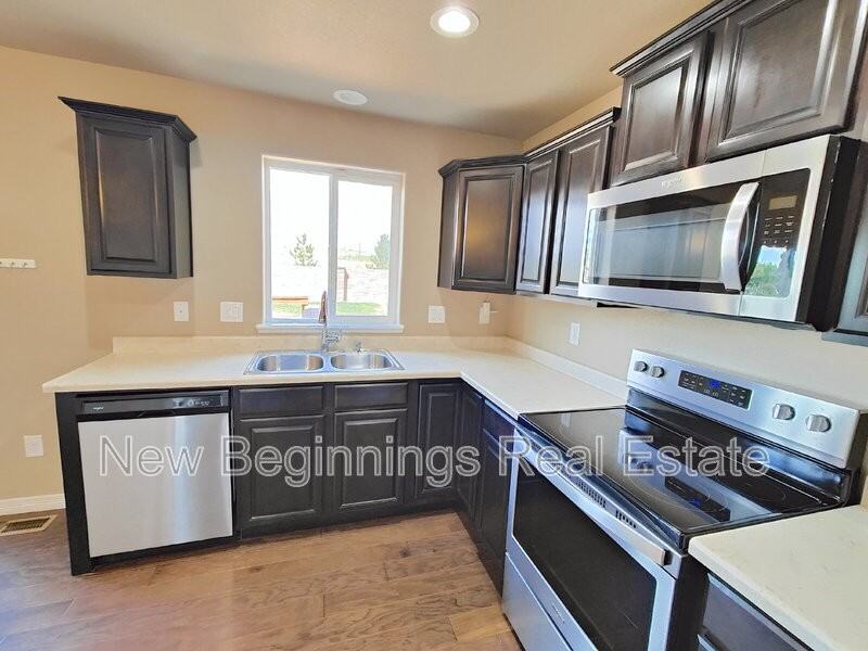 6134 Meadowbank Ln - Photo 5 of 35