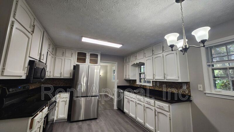 872 Holly Hedge Rd - Photo 2 of 16