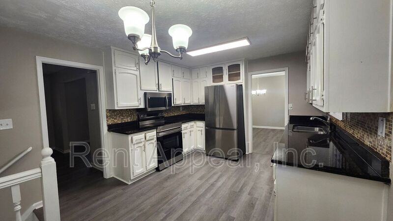 872 Holly Hedge Rd - Photo 3 of 16