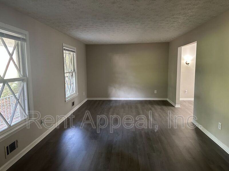 872 Holly Hedge Rd - Photo 6 of 16