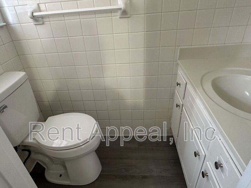 872 Holly Hedge Rd - Photo 7 of 16