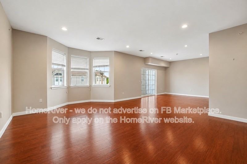 347 Pond Ln - Photo 3 of 25