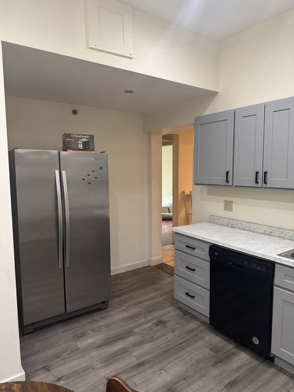 355 Pearl St - Photo 4 of 7
