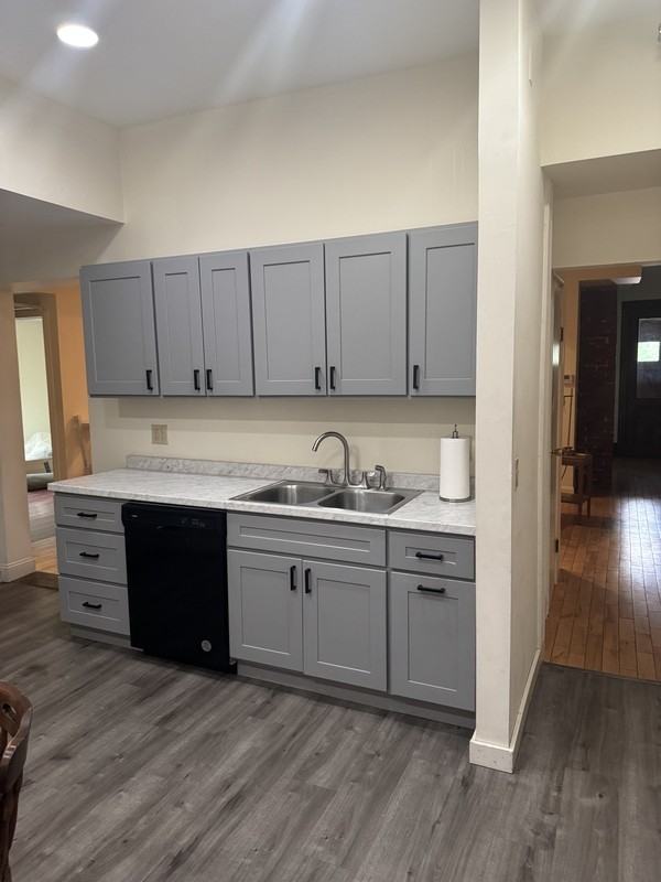 355 Pearl St - Photo 5 of 7