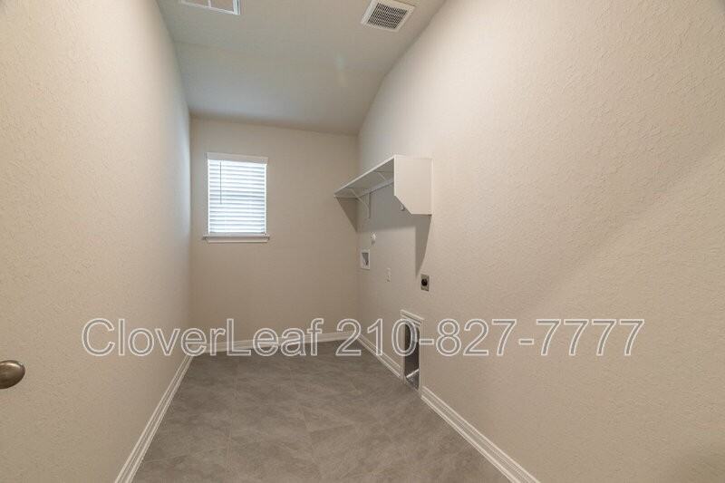 312 Shelton Pass - Photo 7 of 38