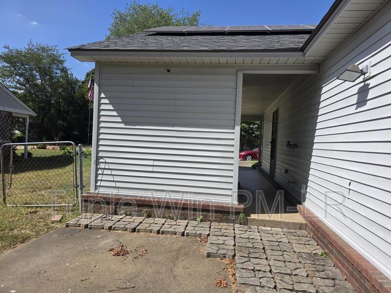 113 Northfield Dr - Photo 4 of 33