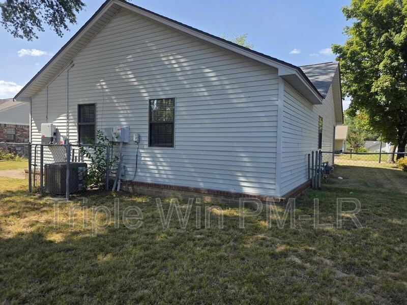 113 Northfield Dr - Photo 7 of 33