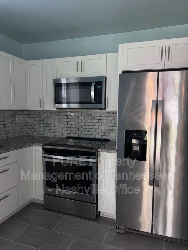 3715 Hilltop Ln - Photo 3 of 13