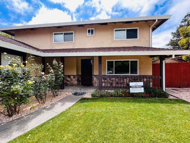 493 Dahlia St - Photo 3 of 50
