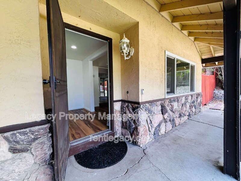 493 Dahlia St - Photo 4 of 50