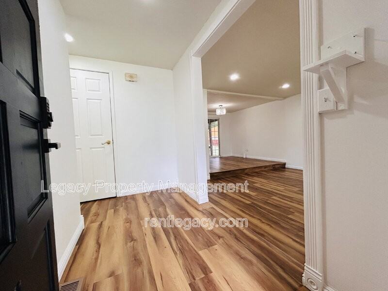 493 Dahlia St - Photo 5 of 50