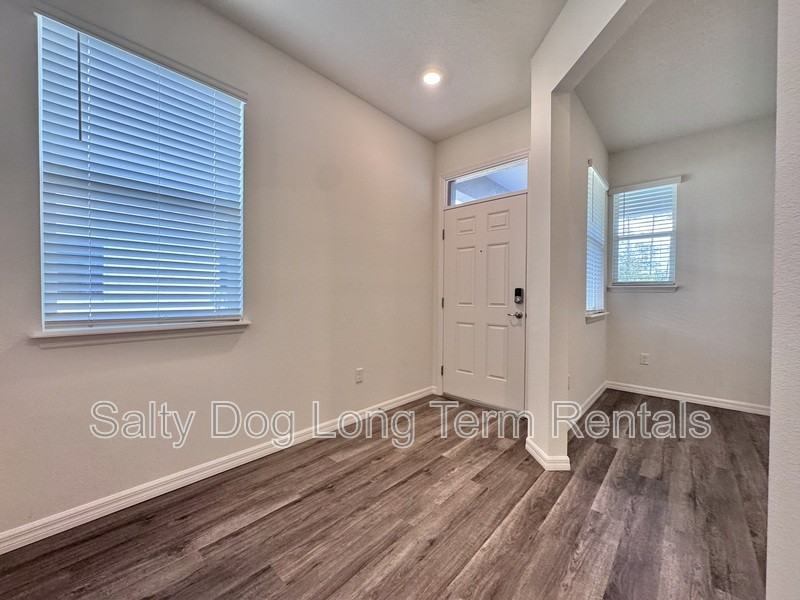 2697 Kinsale Ln - Photo 4 of 35