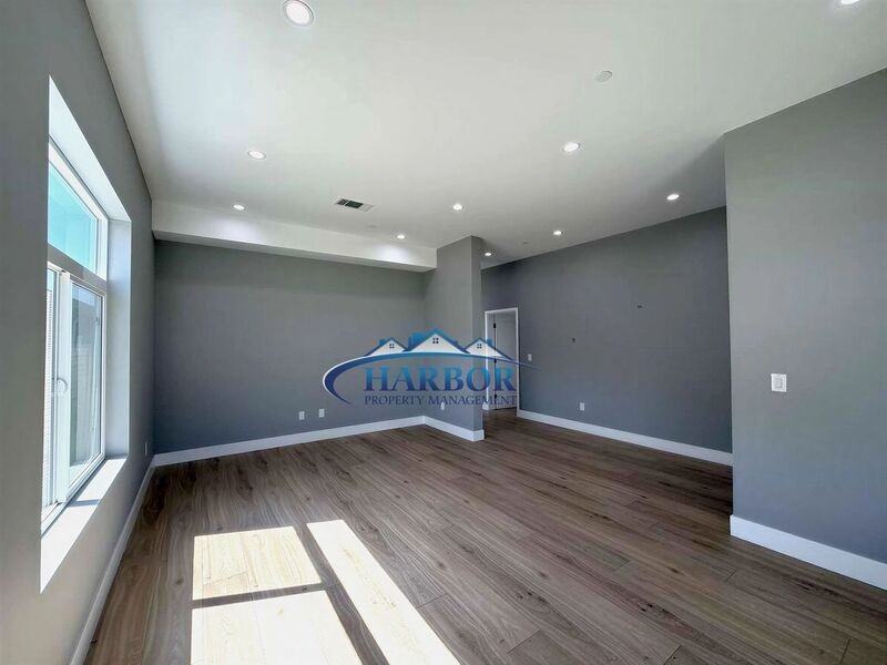 2126 W 238th St - Photo 4 of 38