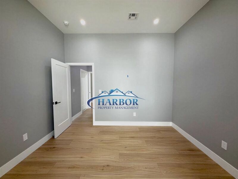 2126 W 238th St - Photo 7 of 38