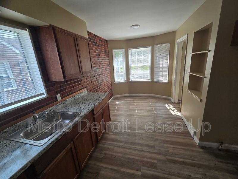 11035 Worden St - Photo 4 of 13