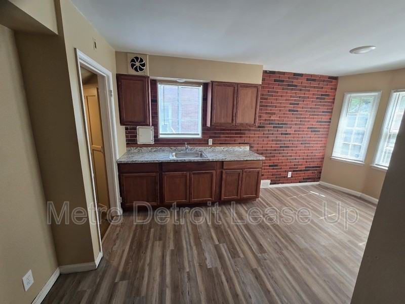 11035 Worden St - Photo 5 of 13