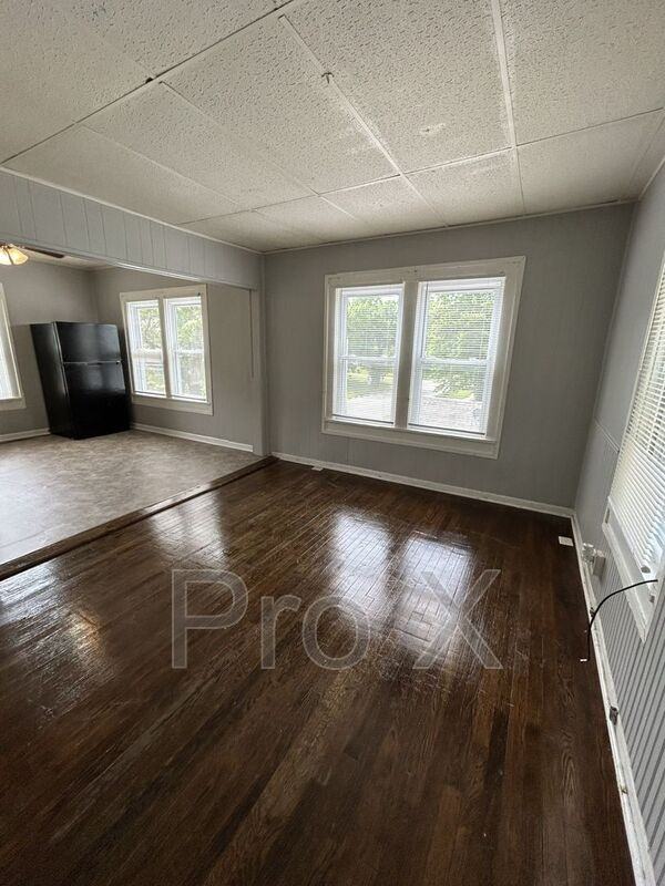 201 W Washington St #C - Photo 3 of 13