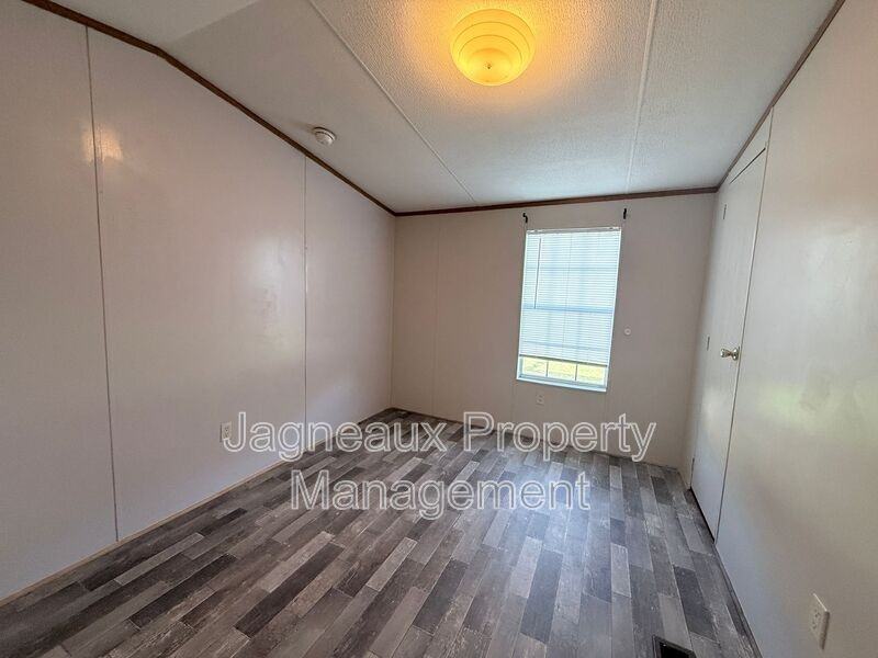 2214 Center St - Photo 2 of 10