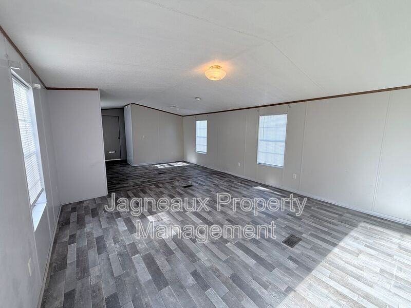 2214 Center St - Photo 3 of 10