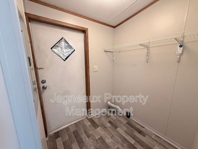 2214 Center St - Photo 4 of 10