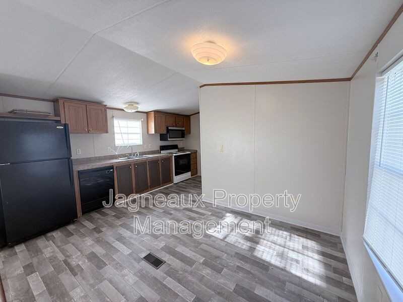 2214 Center St - Photo 5 of 10