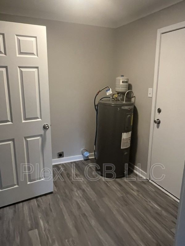 405 Render St - Photo 2 of 9