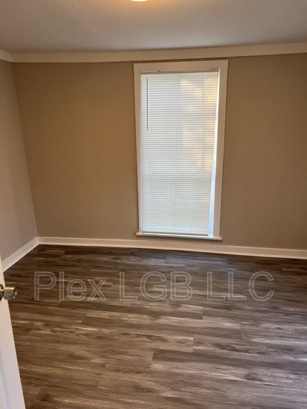 405 Render St - Photo 3 of 9