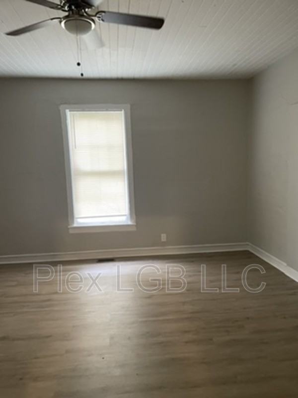 1206 Troup St - Photo 4 of 8