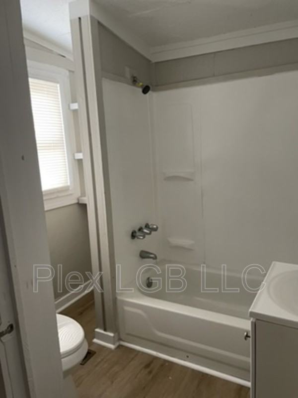 1206 Troup St - Photo 7 of 8