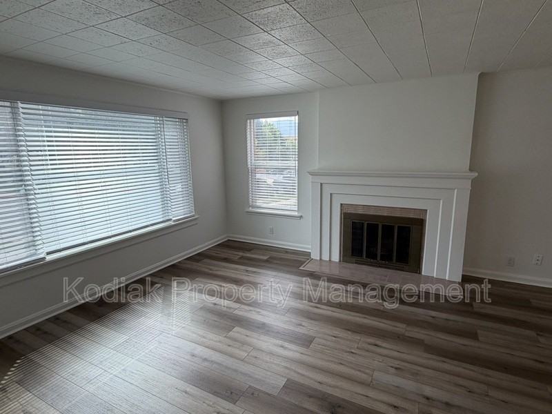 237 N Center St - Photo 4 of 13