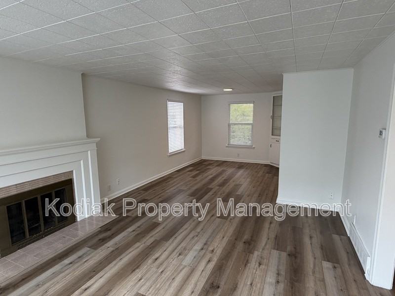 237 N Center St - Photo 5 of 13