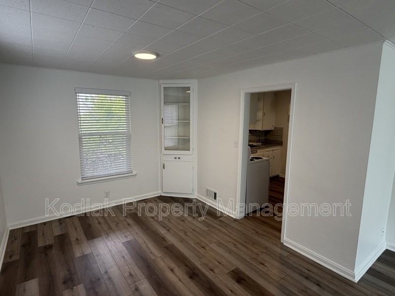 237 N Center St - Photo 6 of 13