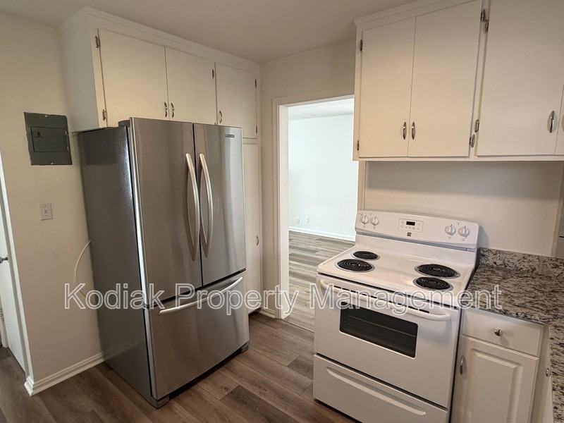 237 N Center St - Photo 7 of 13