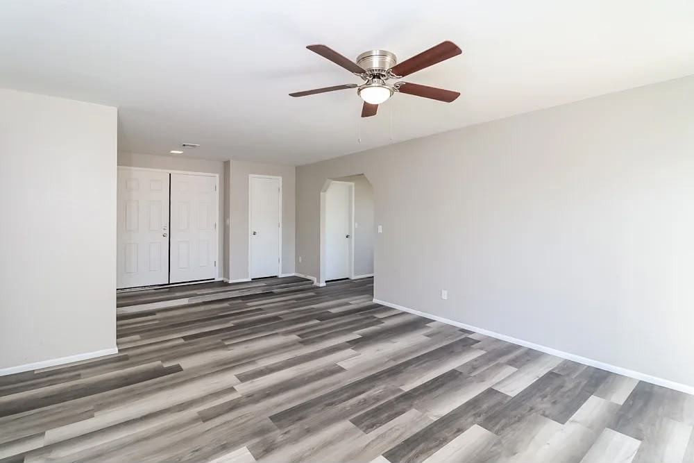 8703 W Golden Ln #NA - Photo 2 of 7